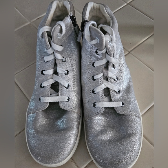 UGG Silver Glitter Metallic High Top Girls Sneakers - Picture 3 of 5
